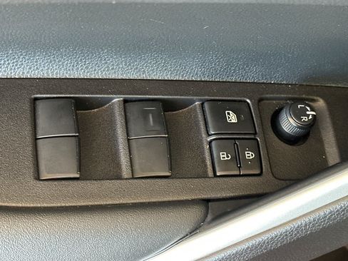 Used 2025 Toyota Corolla Cross AWD Hybrid image 11