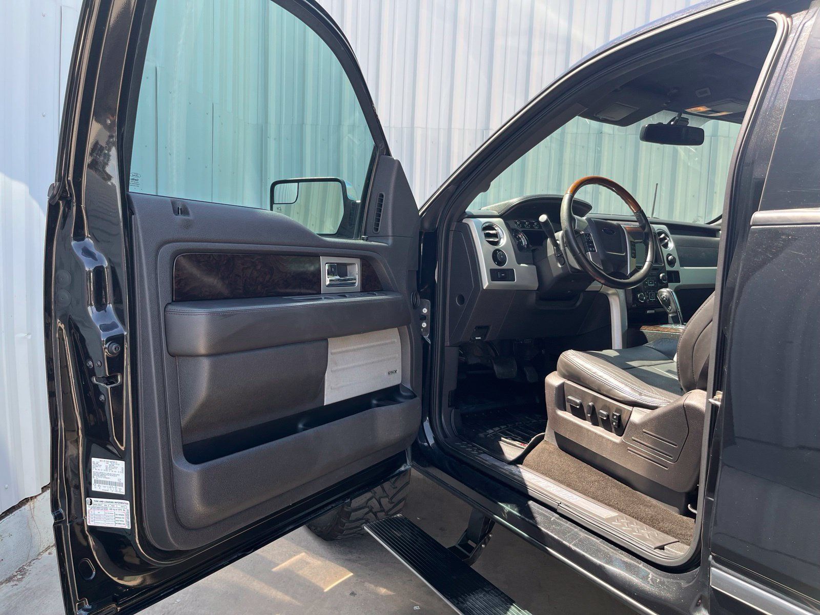 Used 2014 Ford F150 Platinum AWD/4WD image 9