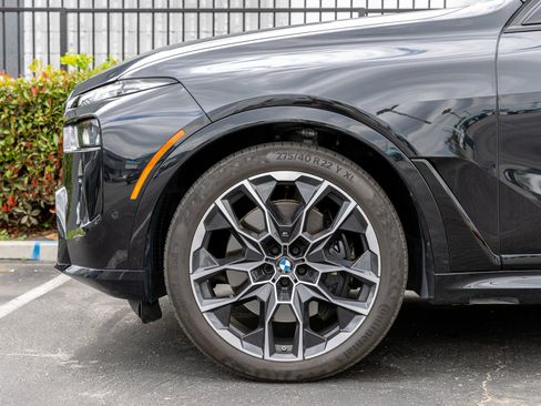 Used 2023 BMW X7 xDrive40i w/ M Sport Package AWD/4WD image 10