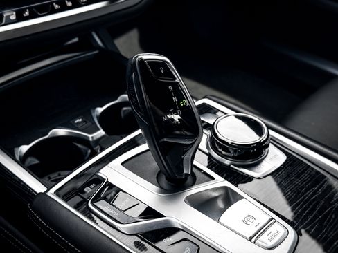 Used 2021 BMW 750i xDrive w/ Autobahn Package image 16