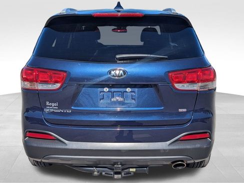 Used 2018 Kia Sorento LX image 4