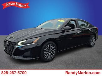 Used 2024 Nissan Altima 2.5 SV FWD video 1