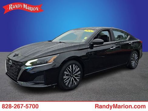 Used 2024 Nissan Altima 2.5 SV FWD image 1