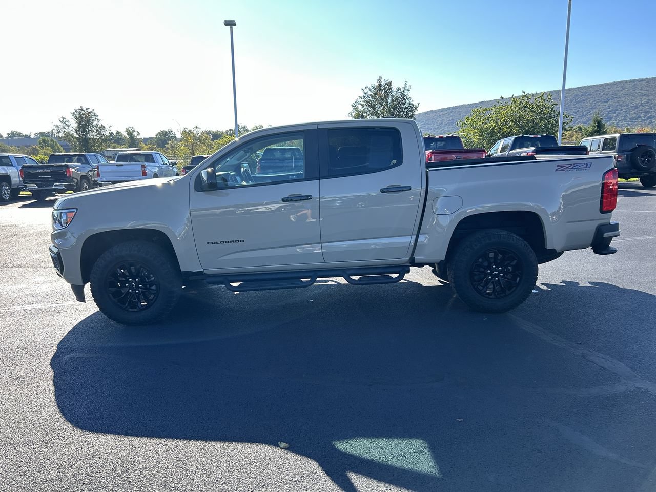 Used 2022 Chevrolet Colorado Z71 AWD/4WD image 4