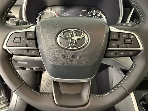 Used 2024 Toyota Highlander XLE image 18