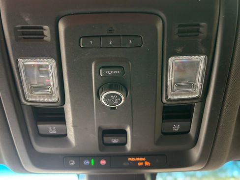 Used 2021 Chevrolet Suburban LT image 16