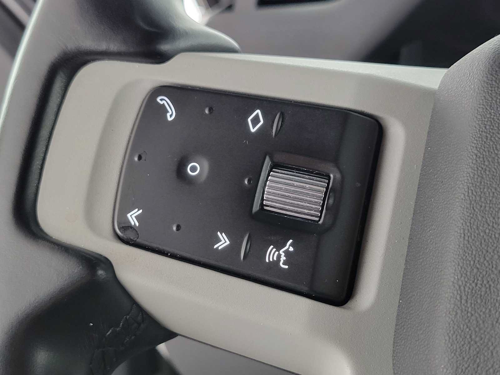 Used 2023 Land Rover Defender 110 X-Dynamic SE AWD/4WD image 29
