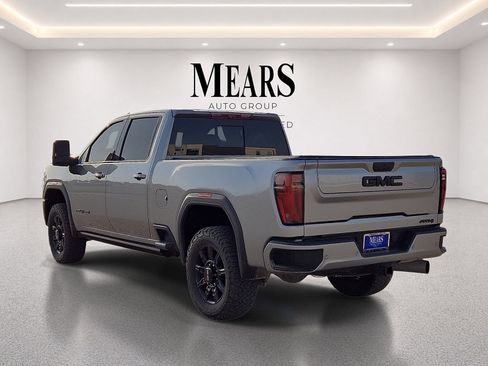 Used 2024 GMC Sierra 2500 AT4 w/ AT4 Premium Plus Package AWD/4WD image 3