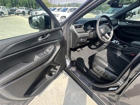 New 2025 Jeep Grand Cherokee L Altitude image 9