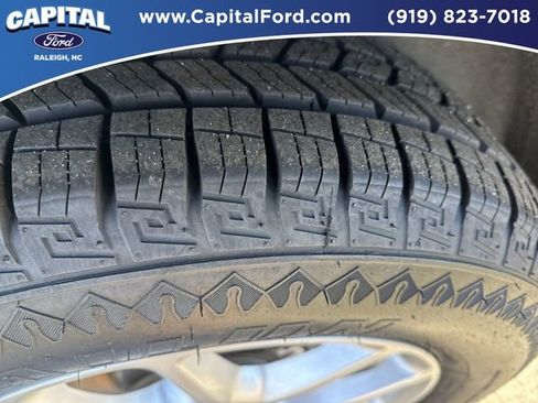 Used 2024 Chrysler Pacifica Touring-L image 14