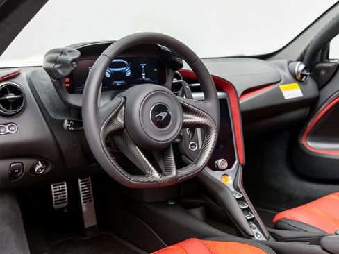 New 2026 McLaren 750S image 2