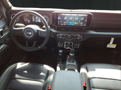 Used 2025 Jeep Gladiator Sport AWD/4WD image 19