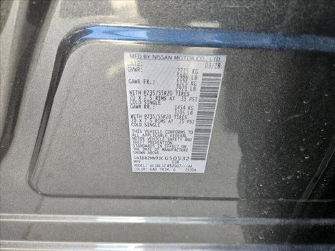 Used 2018 Nissan Pathfinder Platinum image 25