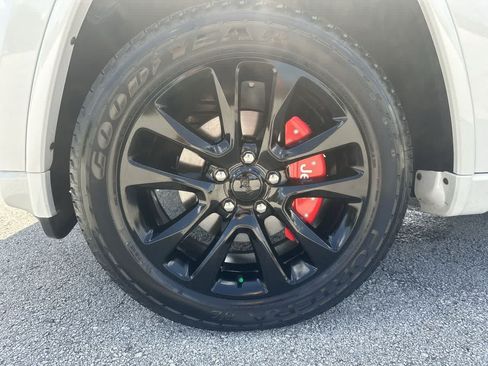 Used 2020 Jeep Grand Cherokee Altitude RWD image 18