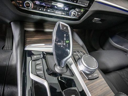 Used 2023 BMW 540i w/ Convenience Package image 23