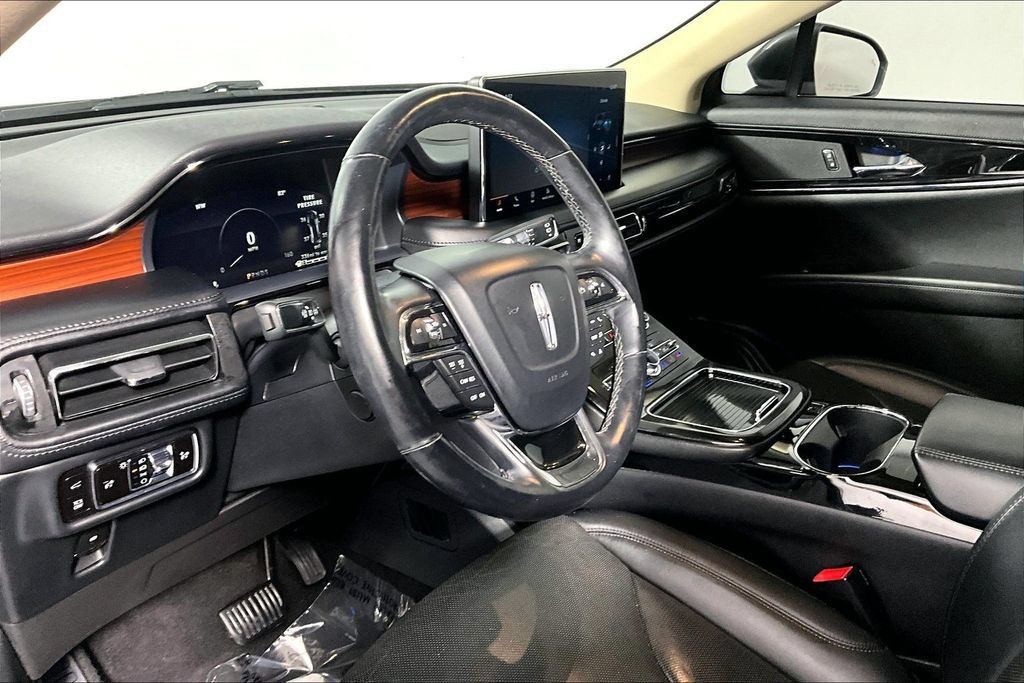 Used 2023 Lincoln Nautilus Reserve FWD image 13