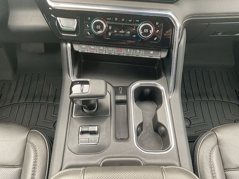 Used 2024 GMC Sierra 1500 Denali w/ Technology Package image 8