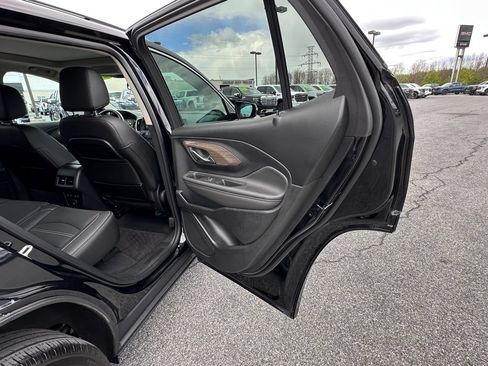 Used 2023 GMC Terrain Denali w/ Denali Premium Package AWD/4WD image 18