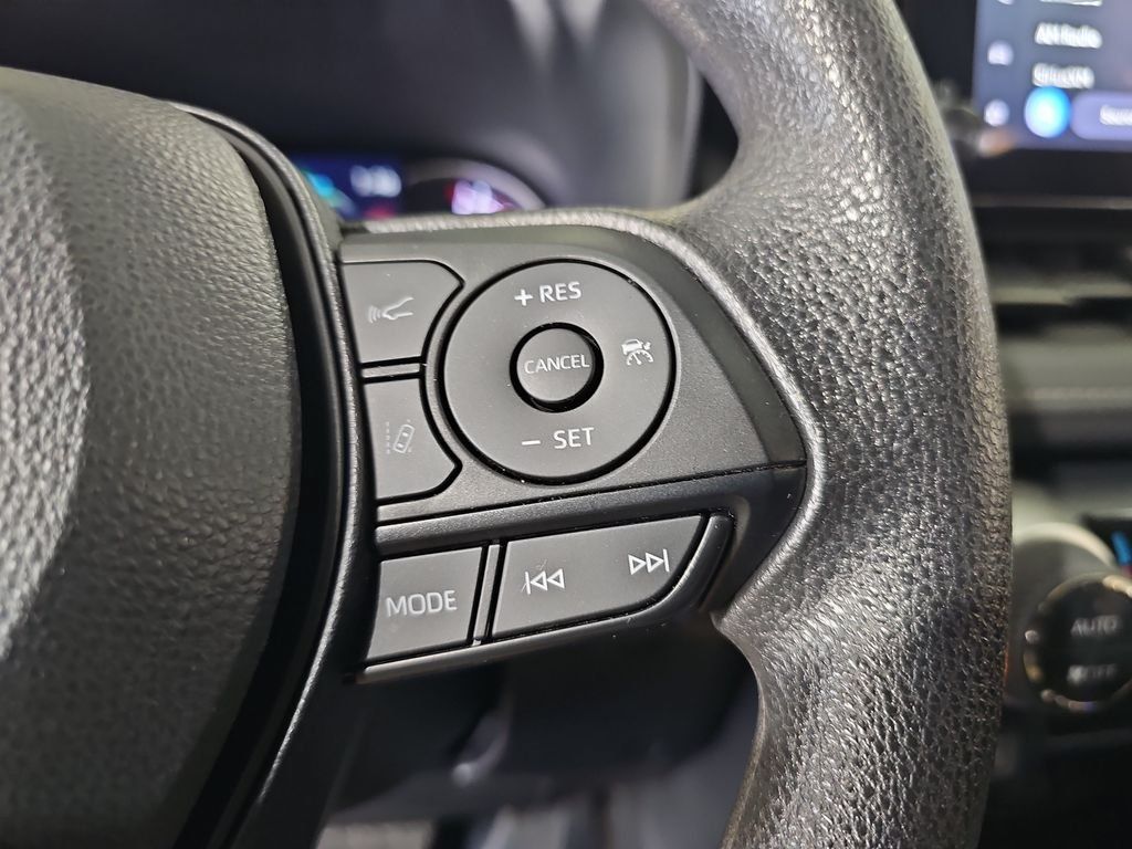 Used 2025 Toyota RAV4 XLE AWD/4WD image 20