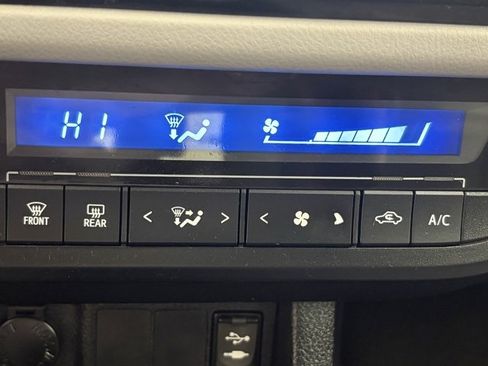 Used 2015 Toyota Corolla LE image 22