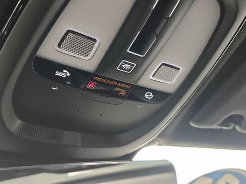 Certified 2023 Volvo XC40 B5 Ultimate w/ Climate Package image 25