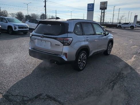 Used 2025 Subaru Forester Touring image 19