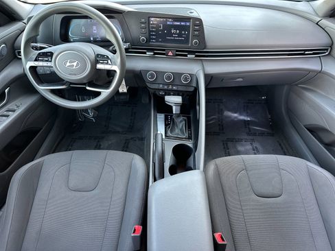 Used 2024 Hyundai Elantra SE FWD image 12
