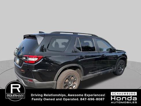 Used 2024 Honda Pilot TrailSport image 4