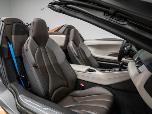 Used 2019 BMW i8 Roadster AWD/4WD image 22