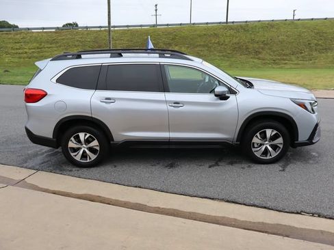 Certified 2025 Subaru Ascent Premium w/ Premium Package AWD/4WD image 9