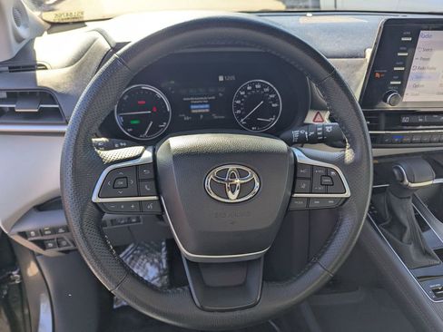 Used 2024 Toyota Sienna Limited image 14