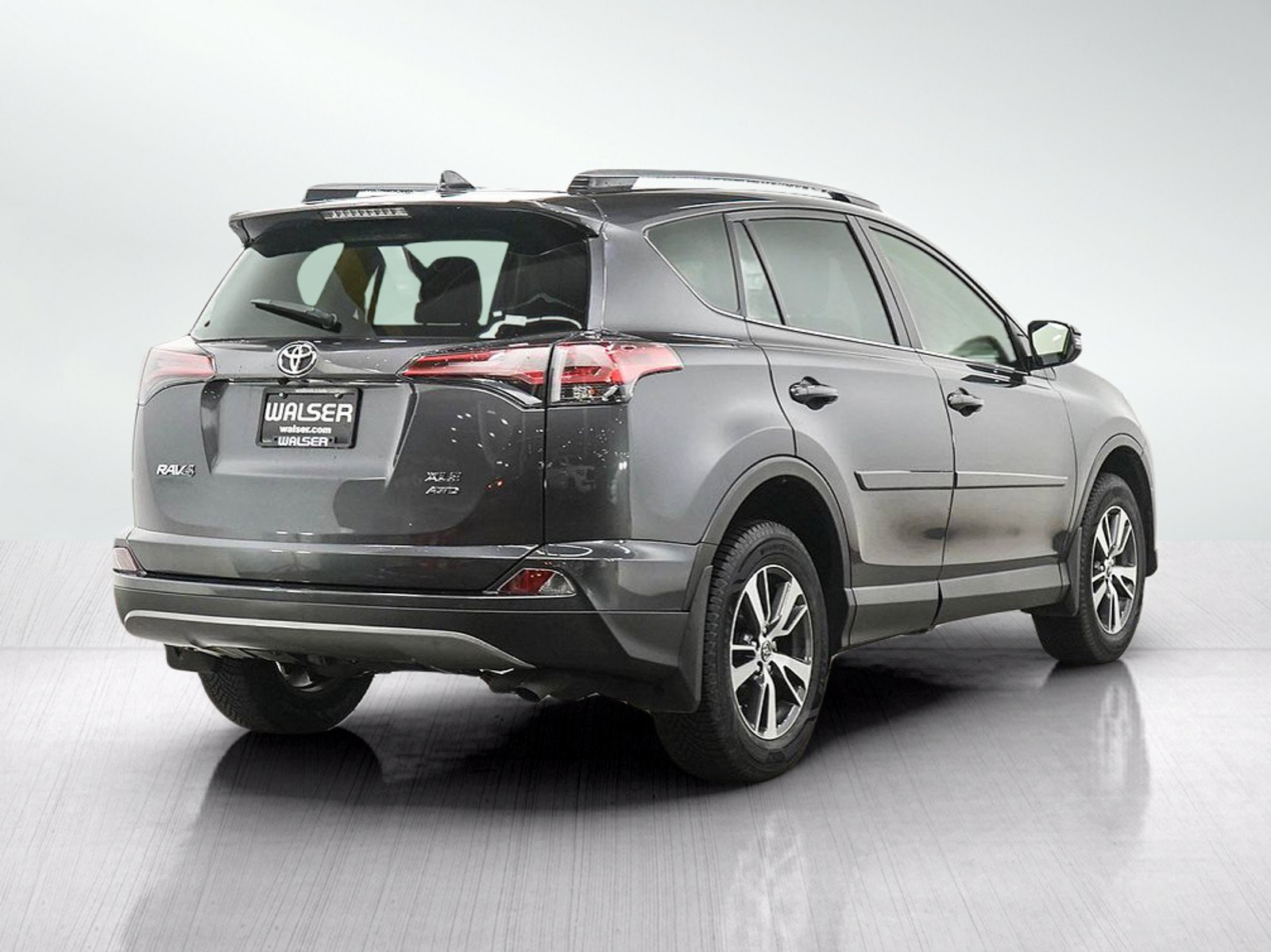 Used 2018 Toyota RAV4 XLE AWD/4WD image 5