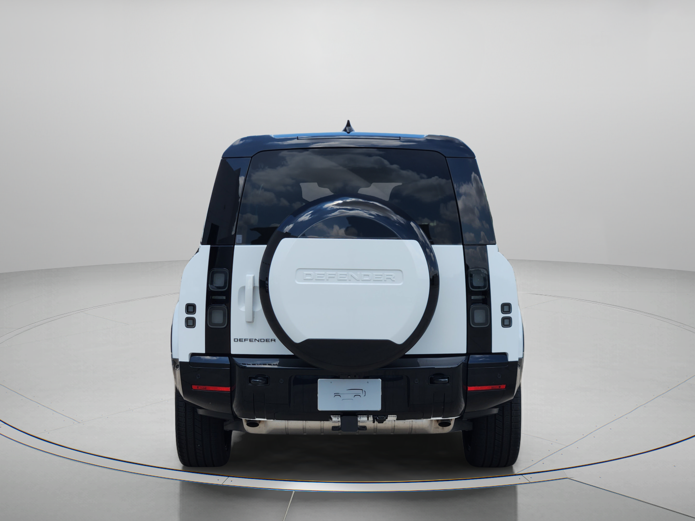 New 2026 Land Rover Defender 130 X-Dynamic SE AWD/4WD image 4