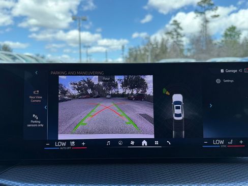 Used 2025 BMW 330i xDrive Sedan w/ M Sport Package image 29