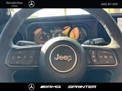 Used 2025 Jeep Wrangler Unlimited Rubicon AWD/4WD image 28