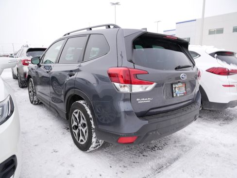 Used 2023 Subaru Forester Premium image 3