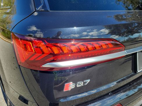 Used 2021 Audi SQ7 Prestige w/ Prestige Package image 10