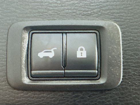 Used 2024 Mitsubishi Outlander SE image 32