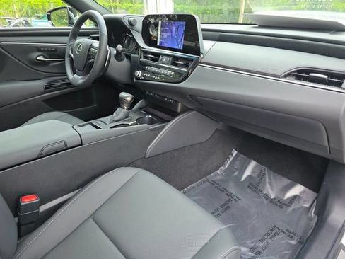 Used 2024 Lexus ES 350 w/ Premium Package FWD image 9