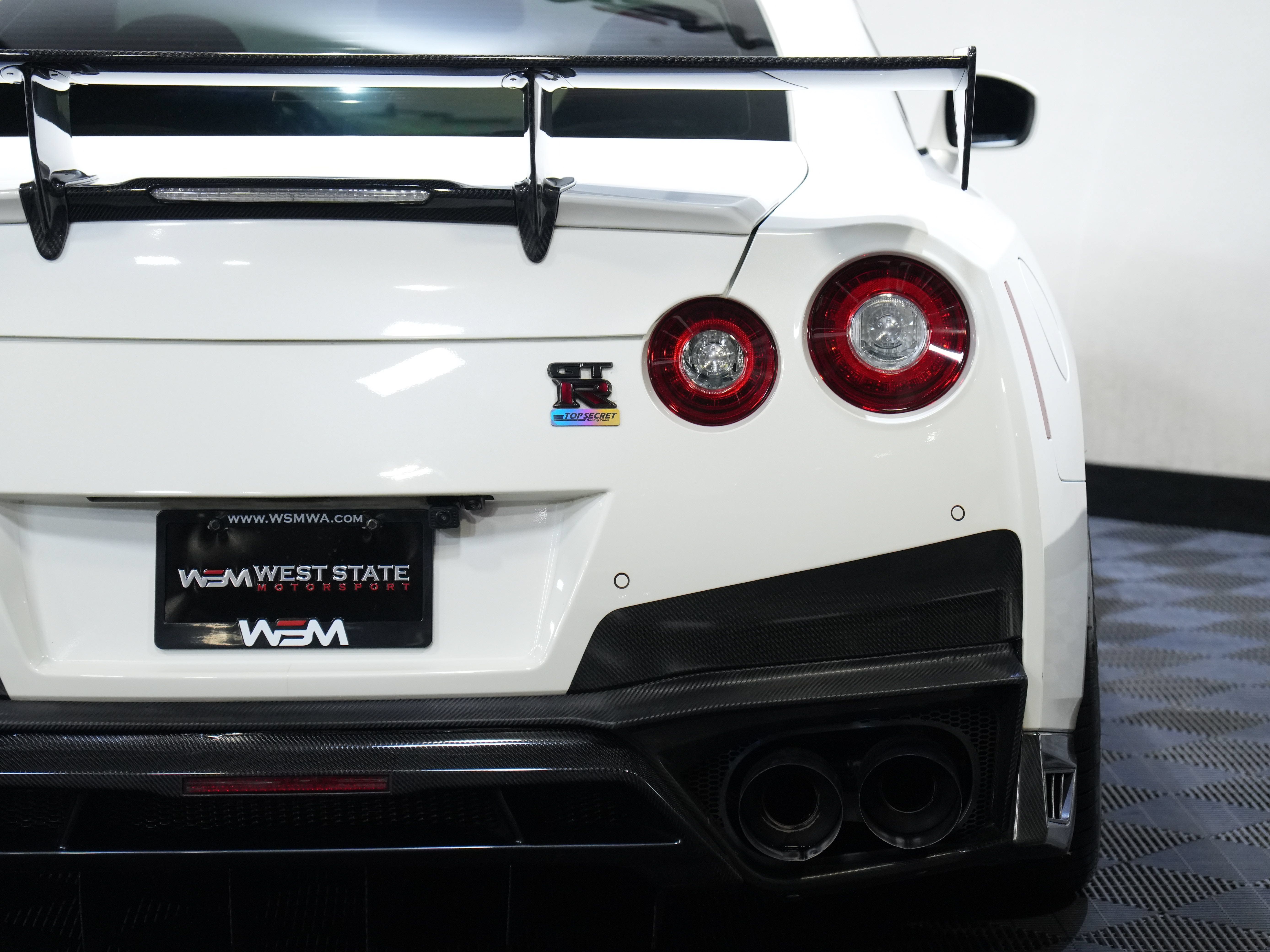 Used 2017 Nissan GT-R Premium AWD/4WD image 18
