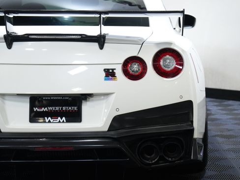 Used 2017 Nissan GT-R Premium AWD/4WD image 18