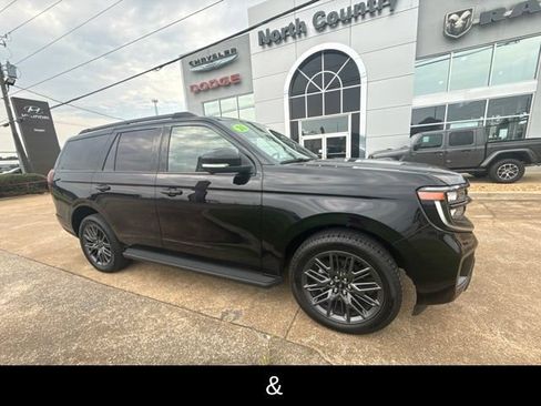 Used 2026 Ford Expedition Platinum w/ Stealth Appearance Package AWD/4WD image 3