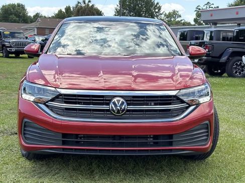 Used 2024 Volkswagen Jetta SE FWD image 3