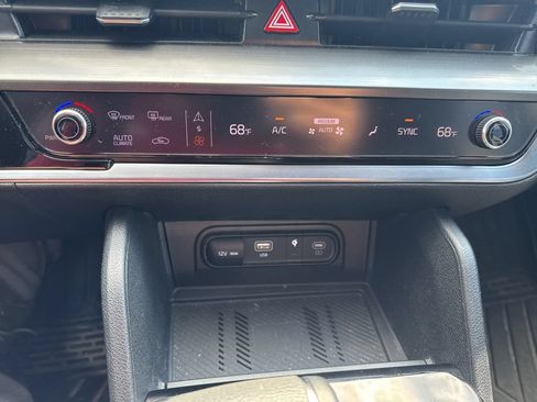 Used 2025 Kia Sportage EX w/ Premium Package FWD image 21
