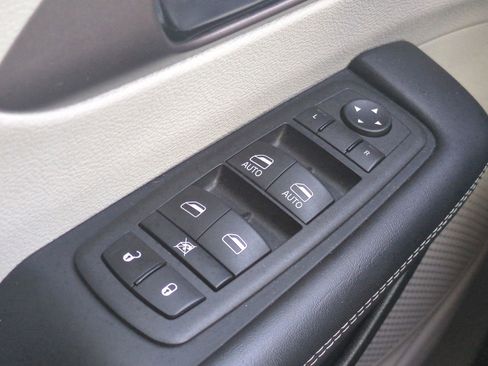 Used 2023 Chrysler Voyager LX image 23