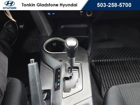 Used 2017 Toyota RAV4 LE image 18