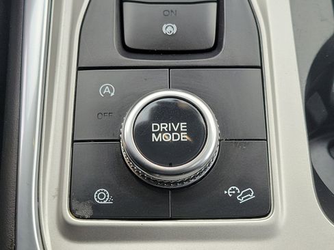 Used 2023 Ford Explorer Limited w/ Limited Technology Package image 34