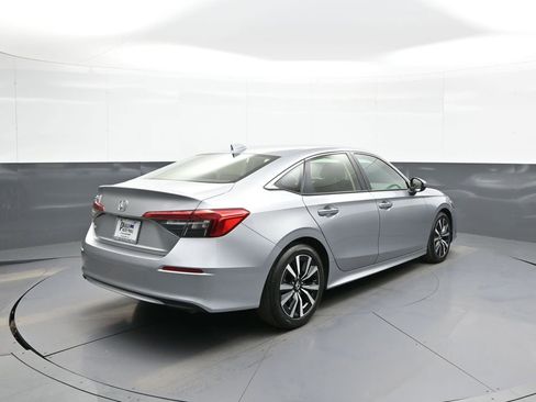 Certified 2022 Honda Civic EX image 6