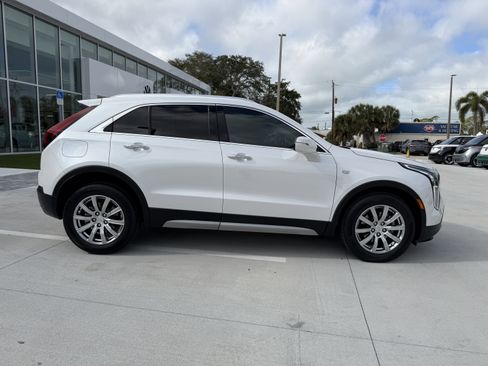 Used 2023 Cadillac XT4 Premium Luxury image 2