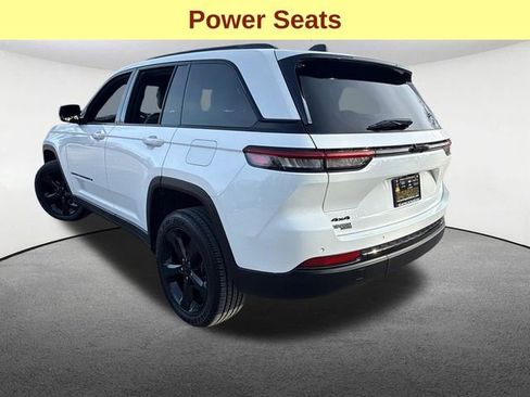 Used 2023 Jeep Grand Cherokee Altitude AWD/4WD image 10